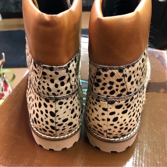 Diva.True Size 6 Ponyhair Ankle Bootie offwhite and black!Draw top and 6.5” tall - Picture 6 of 11